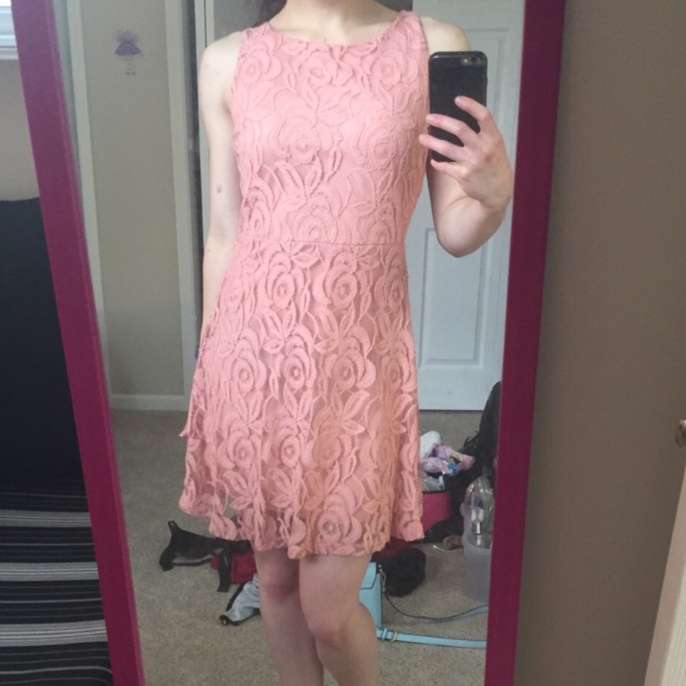 DONATING 4/20!  🌸 Lace Pink Dress